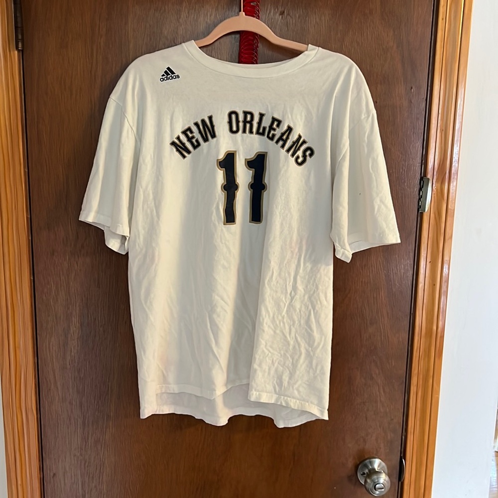 Men’s XL New Orleans Pelicans Holiday T Shirt